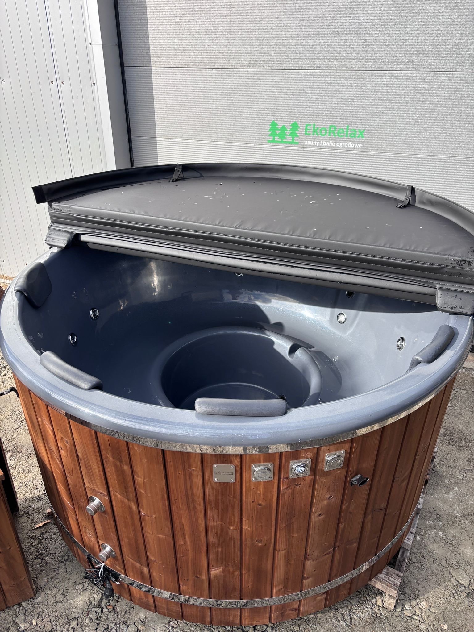 Elegancka balia ogrodowa z thermo drewna